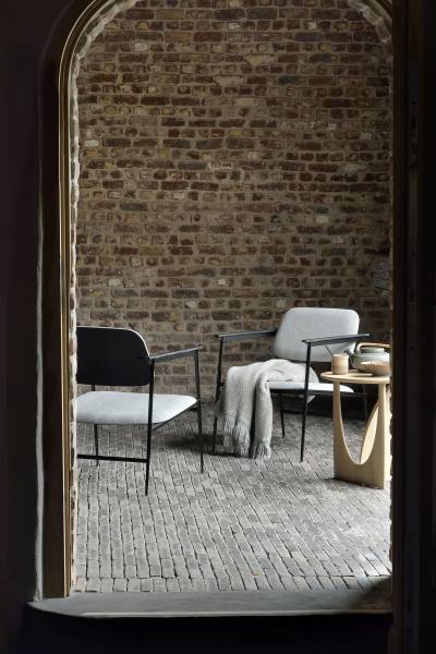 Black Friday chez Showroom443 : des remises exceptionnelles sur l'ameublement contemporain haut de gamme Ethnicraft à Nîmes