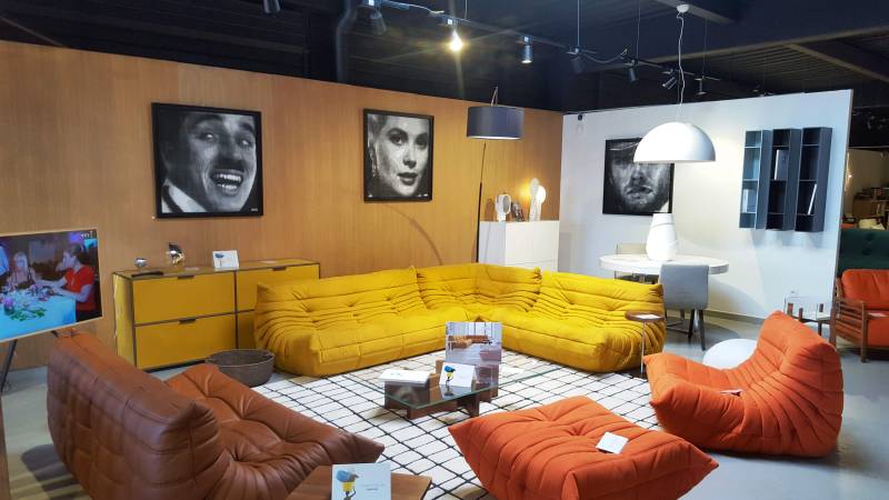 canapé design TOGO jaune curry LIGNE ROSET chez Showroom443 à Nîmes proche d'Uzès