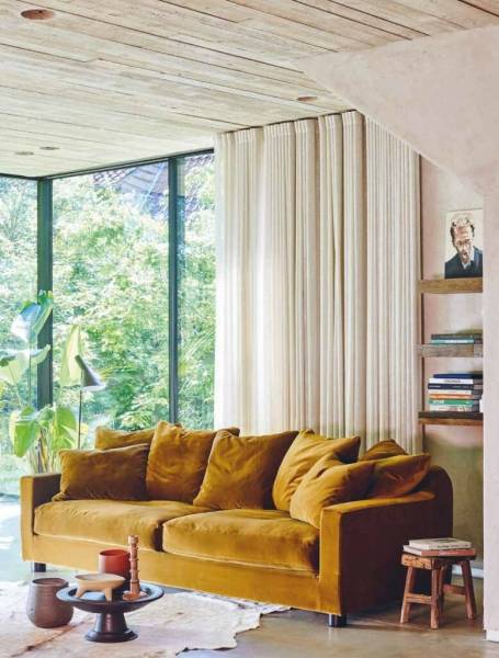 modèle canapé en lin ou en velours pour votre maison de vacances chez Showroom443 à Nîmes proche de Montpellier