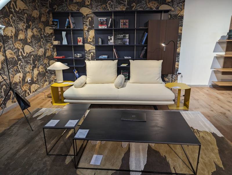 canapé en cuir sur mesure et confortable PRADO de la marque Cinna, modèle d'exposition chez Showroom443 à Nîmes