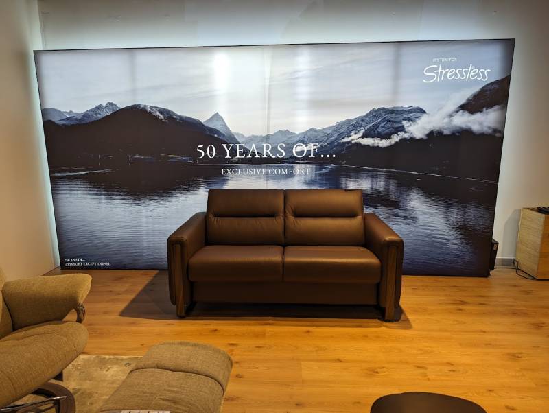 canapé en cuir sur mesure et confortable STRESSLESS, modèle d'exposition chez Showroom443 à Nîmes