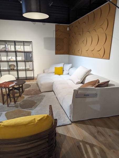 Canapé en tissu design pour un intérieur chaleureux et contemporain à Nîmes près de Montpellier