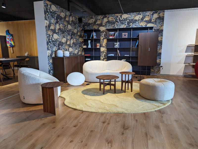 Ensemble canapé et fauteuil rond pumpkin d'exposition à Nîmes