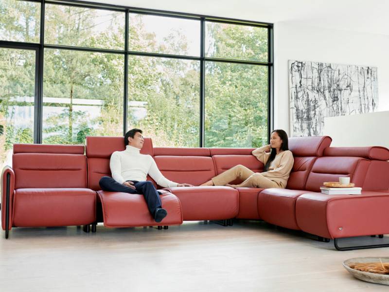 canapé en cuir d'angle confortable avec des têtières sur Nîmes proche d'Alès