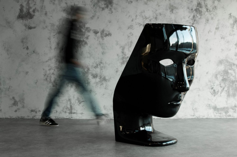 Le fauteuil contemporain et design NEMO pour une décoration d'artiste dans votre jardin à Nîmes