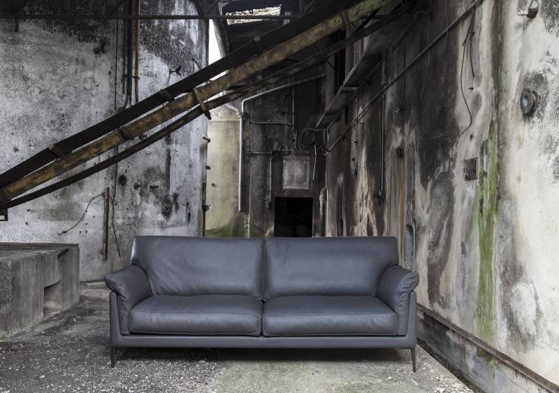 Le canapé haut de gamme HELIUM en cuir aux lignes contemporaines signé DUVIVIER sur Nîmes, proche de Montpellier