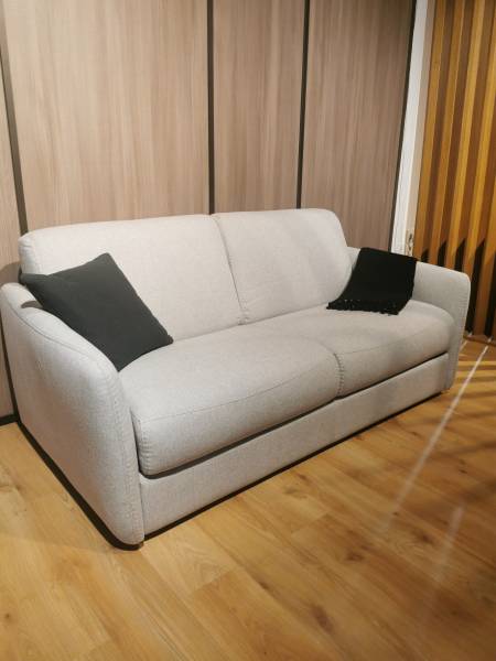 canapé lit confortable italien sur Nîmes près d'Alès