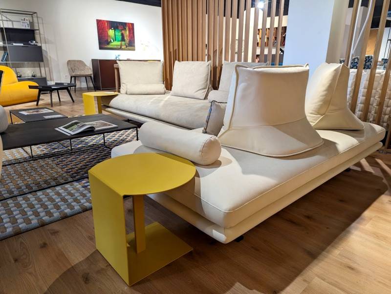 Ensemble de canapés d'exposition design modulables chez Showroom443 à Nîmes