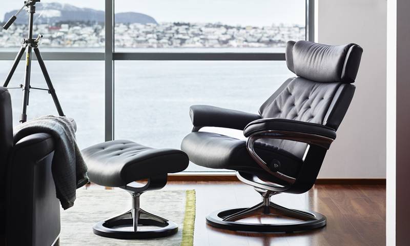 Fauteuil relax en cuir noir stressless chez Showroom443 sur Nîmes proche d'Uzès