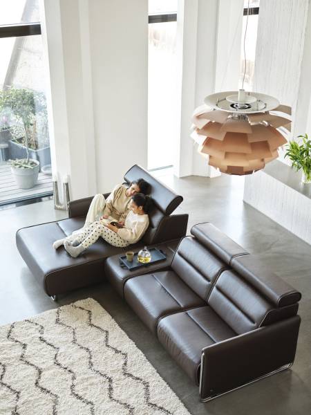 canapé en cuir confortable avec méridienne et têtières sur Nîmes proche d'Alès