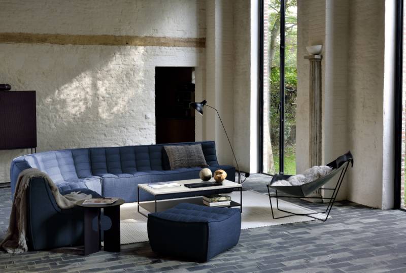 Le canapé composable en tissu de la marque Ethnicraft bleu chez showroom443 