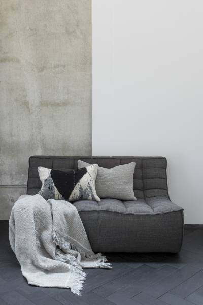 Le canapé composable en tissu de la marque Ethnicraft gris chez showroom443 à Nîmes