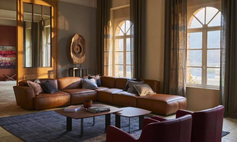 Acheter un canapé en cuir design sur mesure modèle AUGUSTE à Nîmes dans le Gard