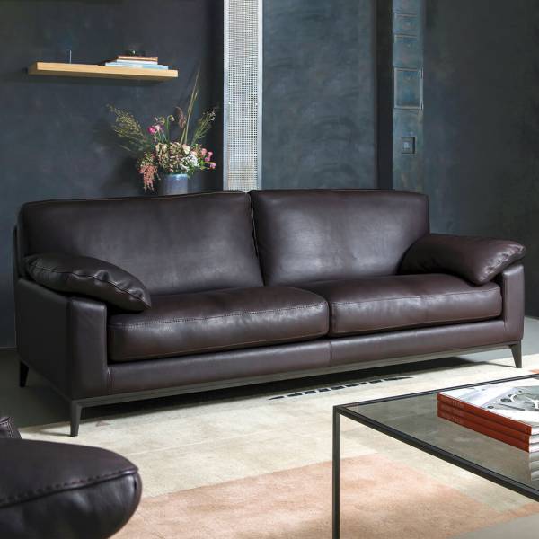 canapé en cuir marron haut de gamme de chez DUVIVIER à Nîmes proche d'Uzès