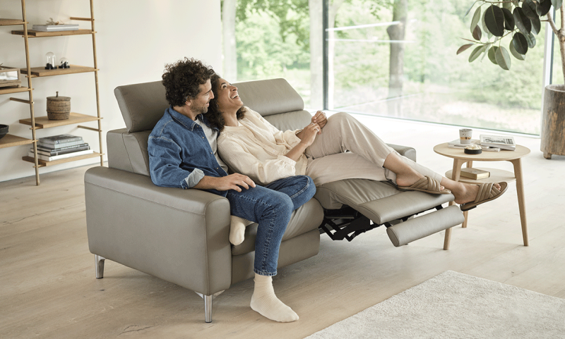 Canapé relax en cuir 2 places électrique chez Showroom443 à Nîmes