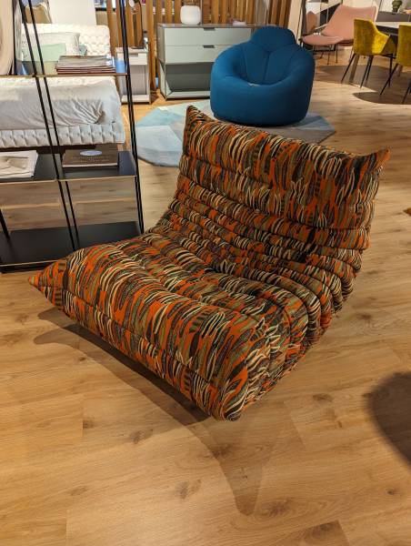 La chauffeuse TOGO de la marque Ligne roset série ultra limitée chez Showroom443