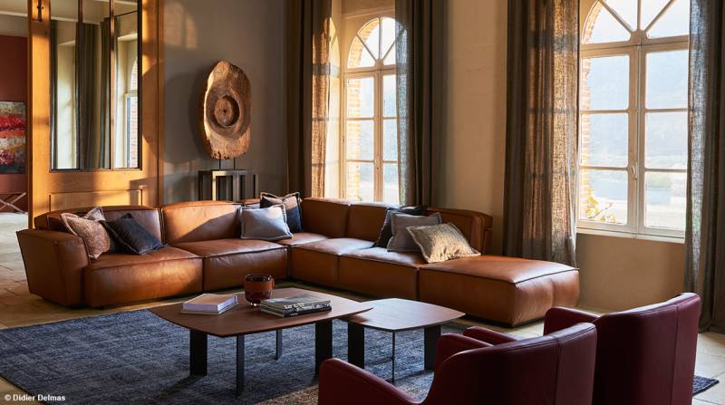 canapé en cuir cognac camel haut de gamme français de chez DUVIVIER à Nîmes proche d'Uzès