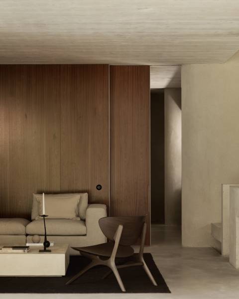 Un fauteuil en bois massif design à Nîmes