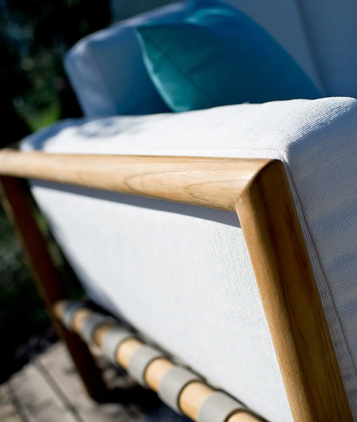 Fauteuil de jardin en bois pevero pour décorer votre extérieur à Nîmes