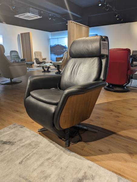 fauteuil en cuir design Stressless d'exposition chez Showroom443 à Nîmes près de Montpellier