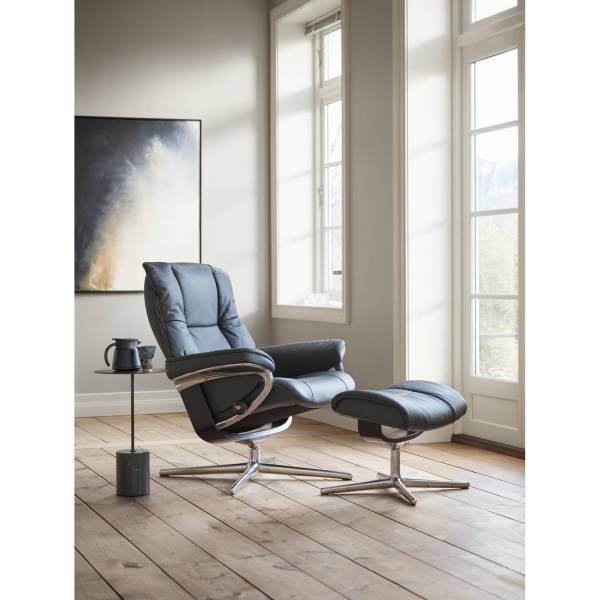 fauteuil relax en cuir noir stressless signature disponible chez Showroom443 à Nîmes proche de Montpellier