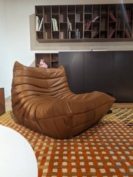 fauteuil en cuir design TOGO d'exposition chez Showroom443 à Nîmes près de Montpellier