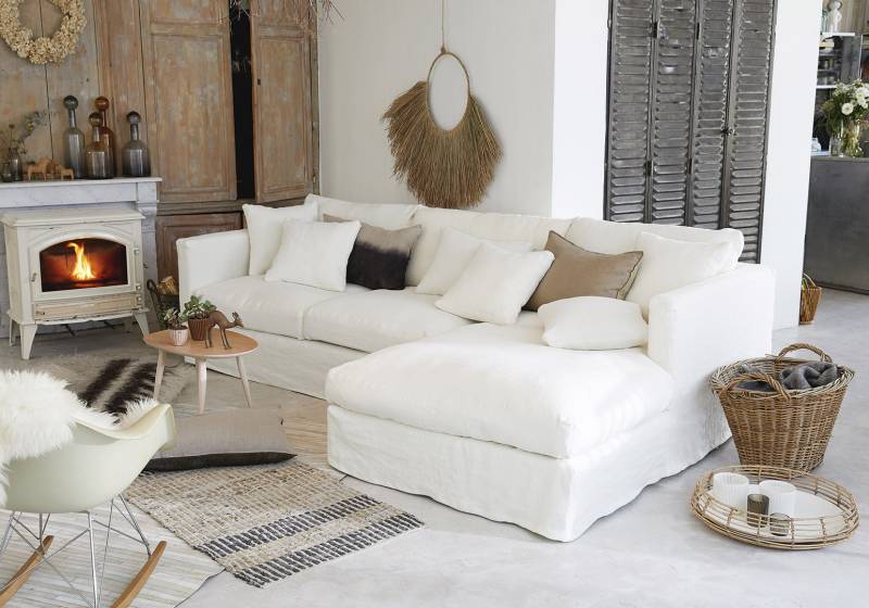 Un canapé en lin écru pour maison de vacances sur Nîmes proche de Montpellier