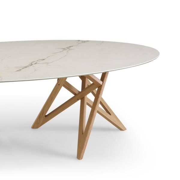 Zoom sur le piètement de la table de repas originale et pas chèreennea cinna sur Nîmes près de Montpellier