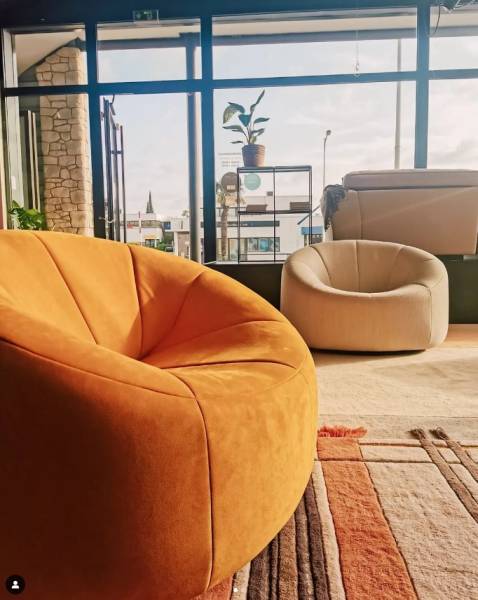 Fauteuil rond pivotant haut de gamme iconique PUMPKIN en alcantara orange à Nîmes