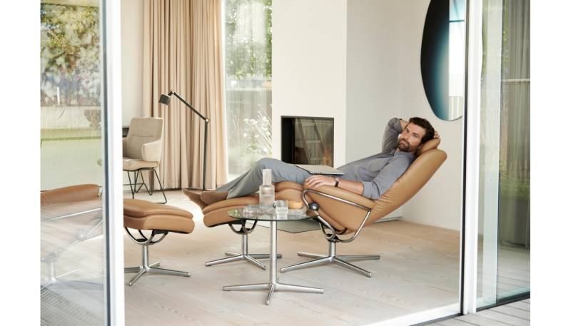 Fauteuil relax en cuir piètement chrome stressless chez Showroom443 sur Nîmes proche d'Uzès