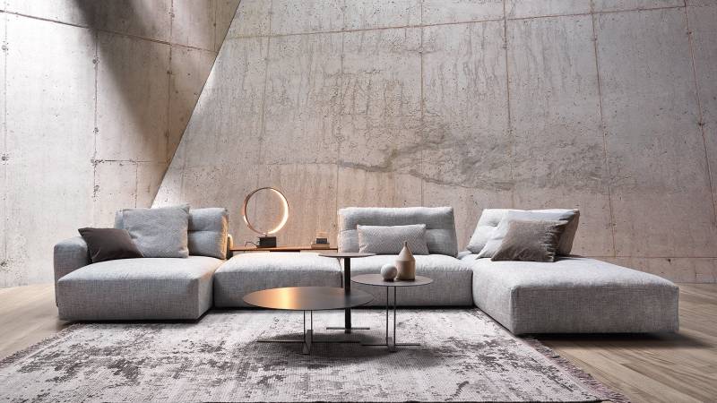 Canapé d'angle MY TAOS en tissu Saba Italia chez Showroom443